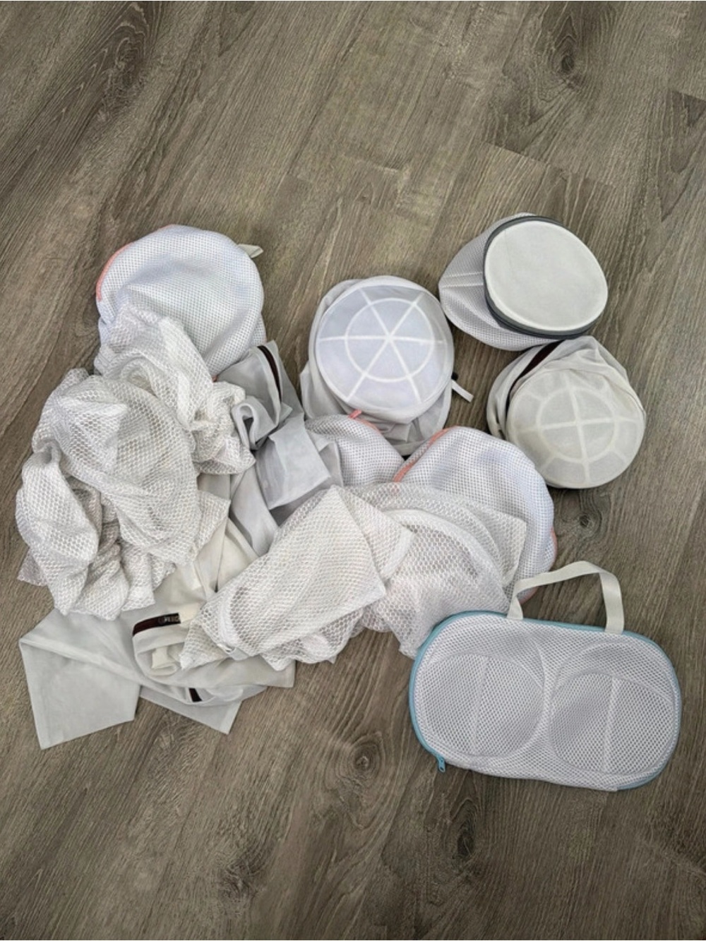 White Mesh Garment & Laundry Protection Bags - Multipack 15 items